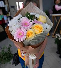 Букет цветов из:  Герберы, Розы и Хризантемы в Дружинино