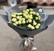 Букет Белые кустовые розы Солинеро в Дружинино