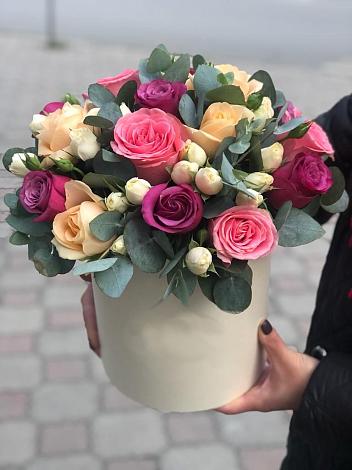 Цветочная композиция из Розы в шляпной коробке в Дружинино