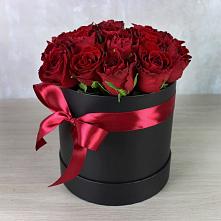 Цветочная композиция из Розы в шляпной коробке в Дружинино