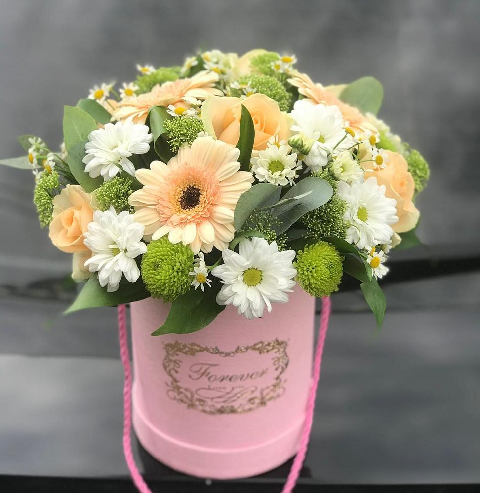 Цветочная композиция из Розы, Герберы и Хризантемы в шляпной коробке в Дружинино