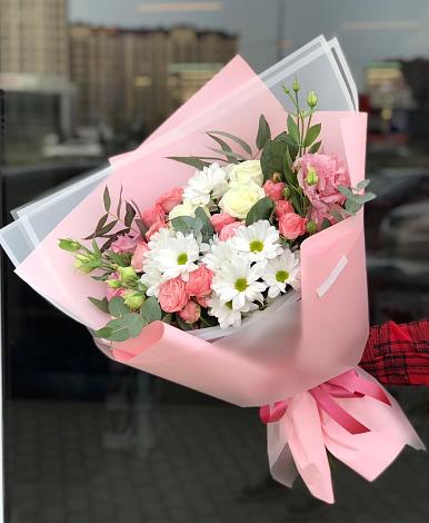 Букет цветов из: Розы, Лизиантусы и Хризантемы в Дружинино